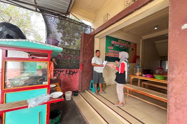 INSPEKSI SANITASI KESEHATAN LINGKUNGAN PENJAMAH MAKANAN DI DESA SENTONO KECAMATAN KARANGDOWO TAHUN 2025