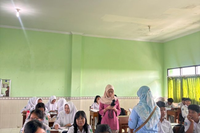 Pemeriksaan inspeksi kesehatan lingkungan di sekolah (IKL) di SMAN 1 Karangdowo