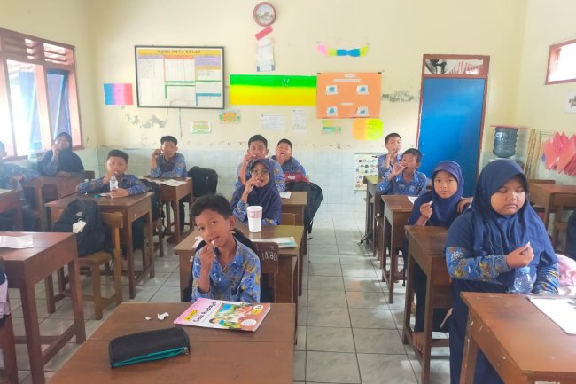 Pemberian Obat Cacing Pada Anak Sekolah