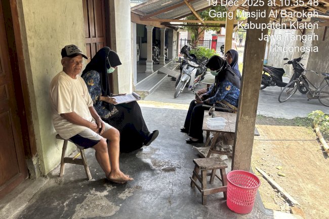 Kunjungan rumah dalam rangka SKUDR( Surveilans Kualitas Udara Dalam Ruang ) di Desa Karangtalun
