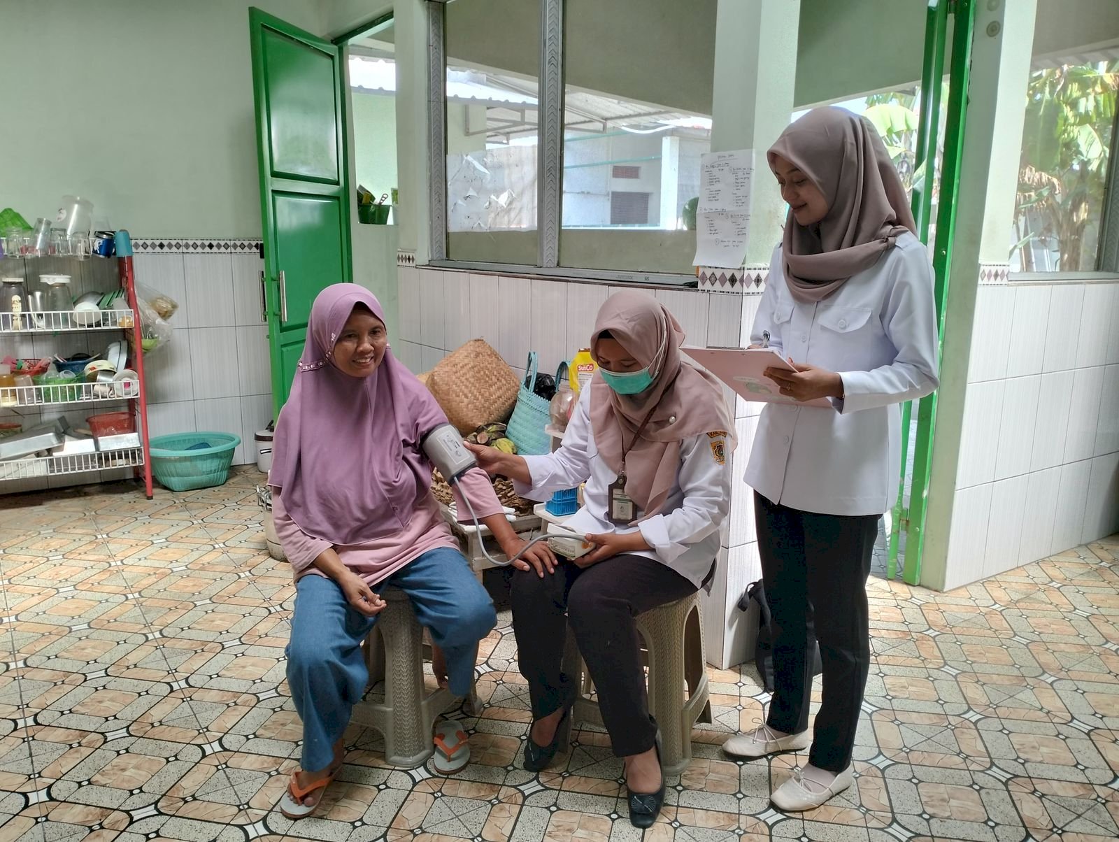 Kunjungan Rumah Bersama Kader Di Desa Tambak